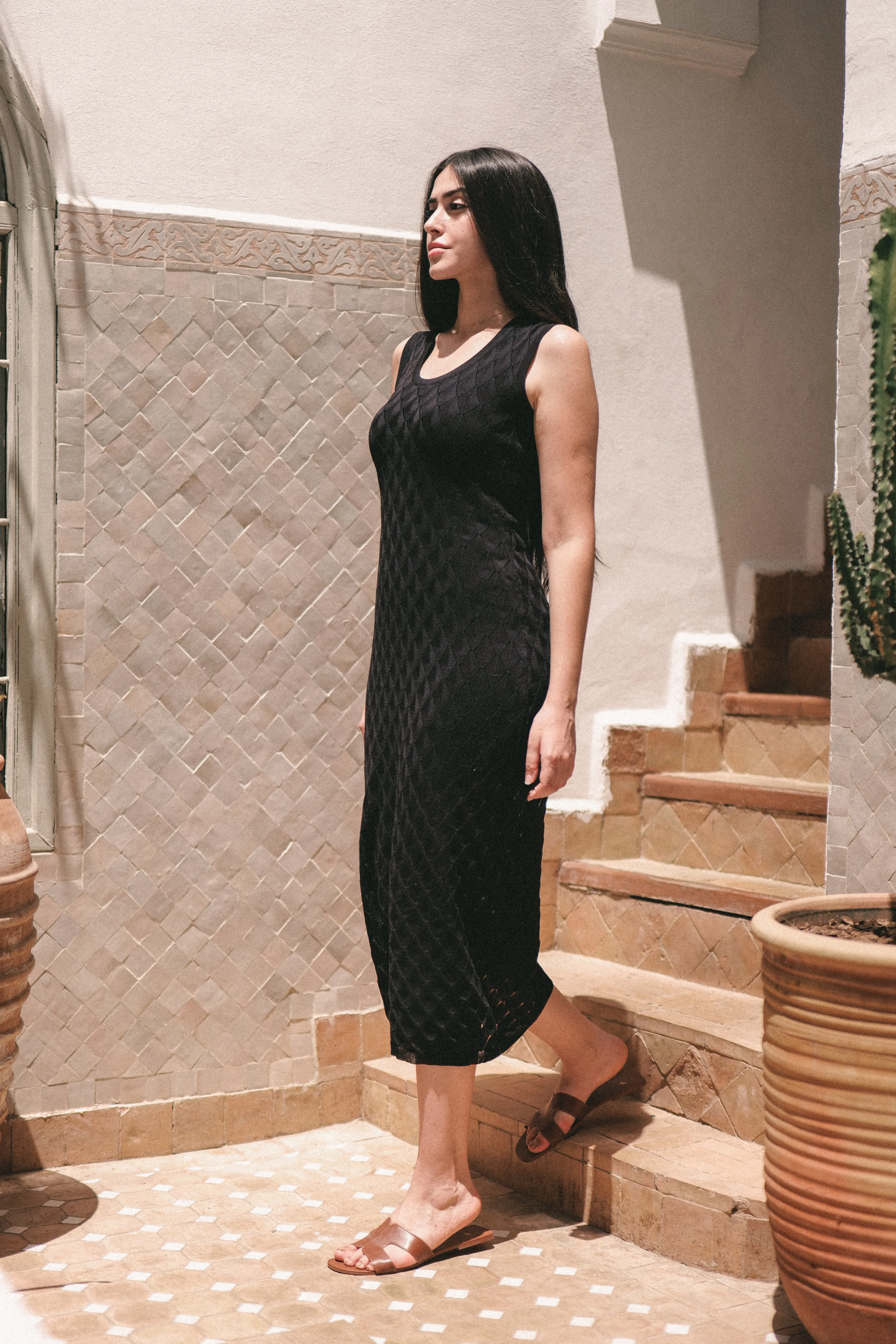ADRIANNA SLEEVELESS LONG KNIT DRESS (BLACK)