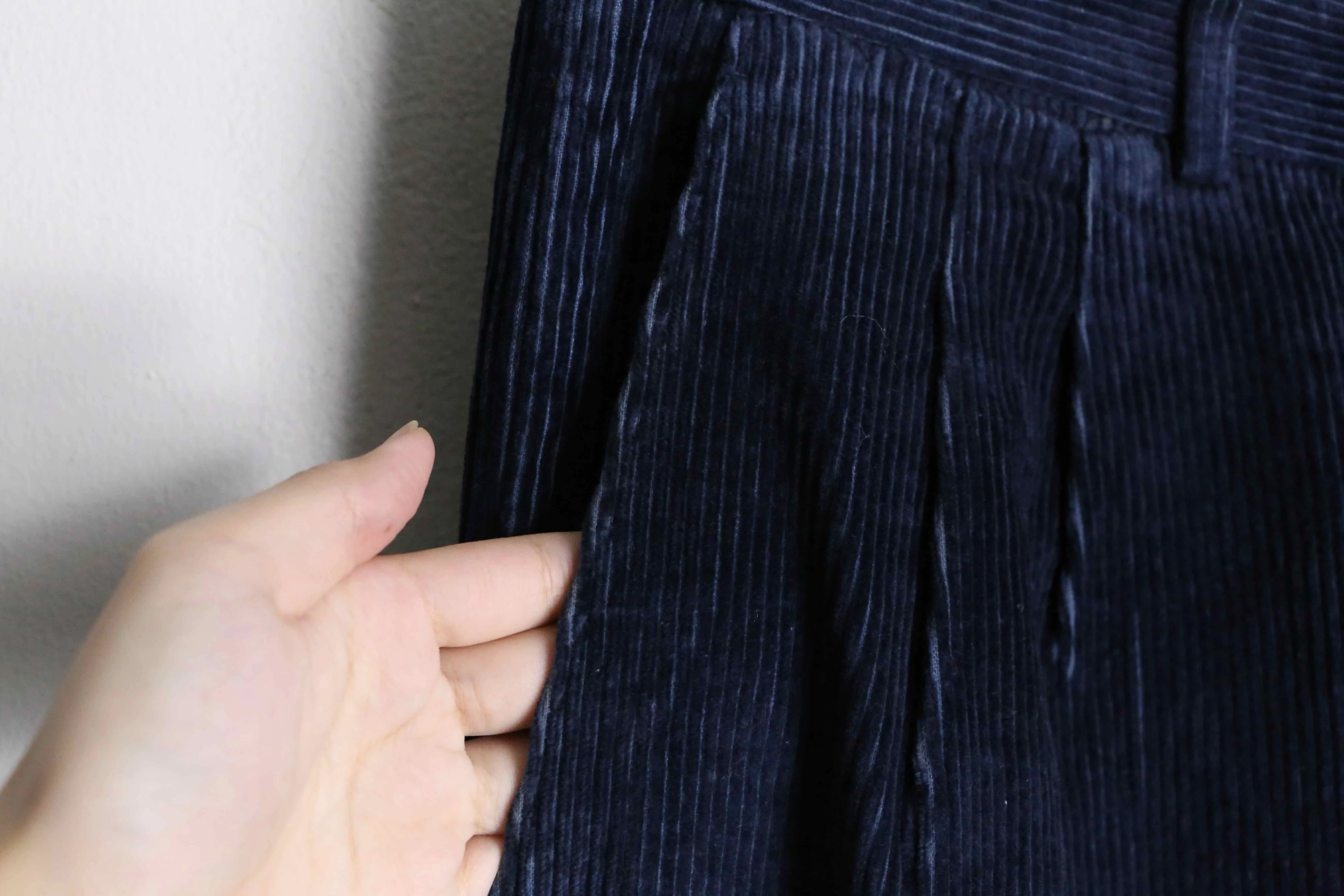dark blue color corduroy tapered pants